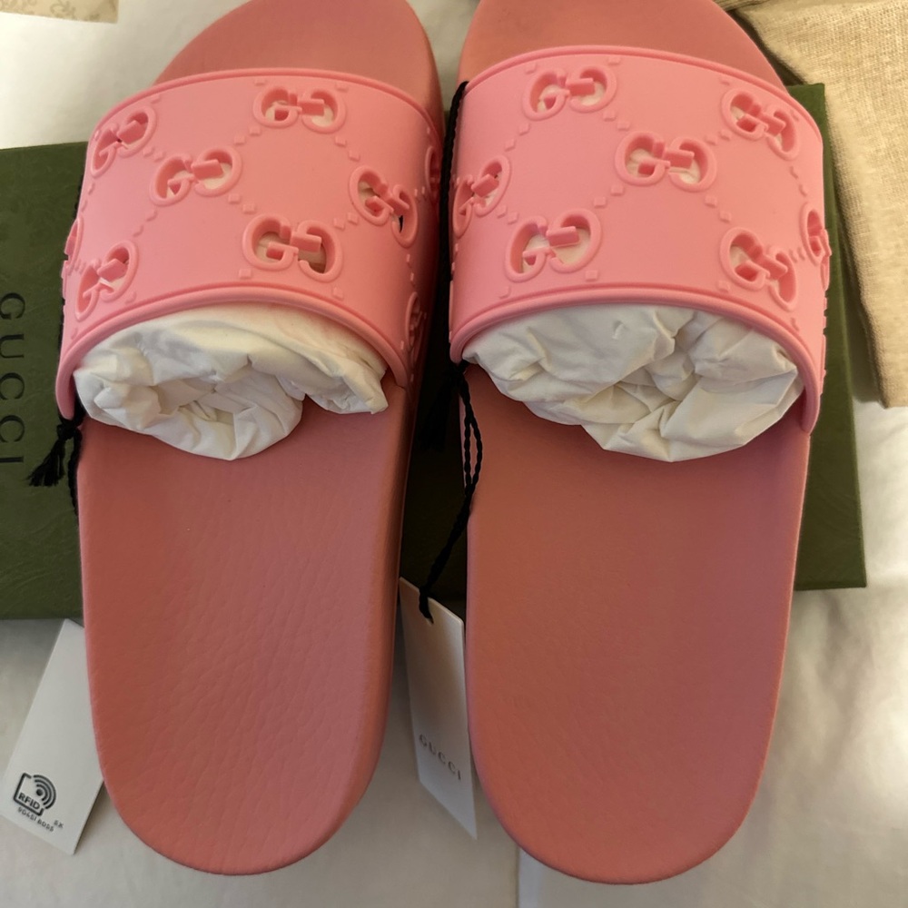 Gucci Rubber GG embossed Pink Slides